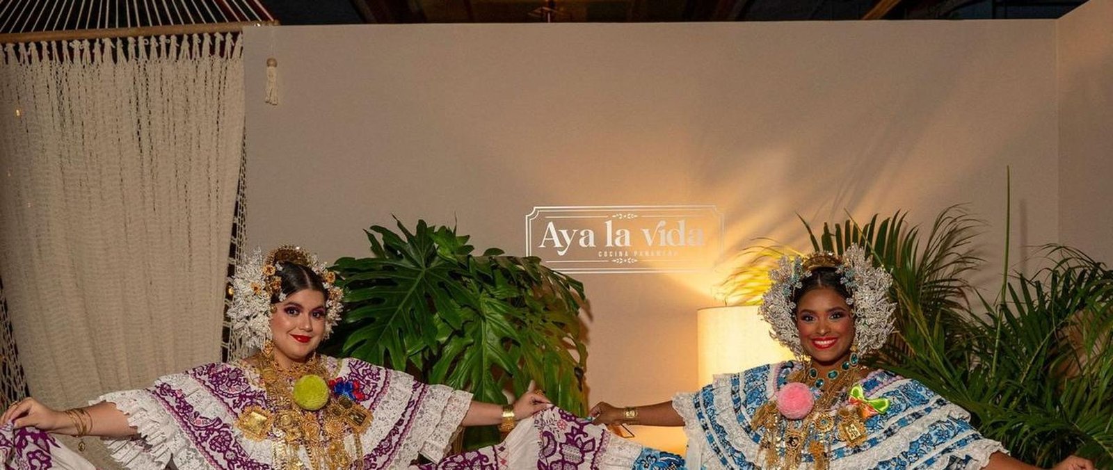 Folklore night with polleras in Casco Viejo